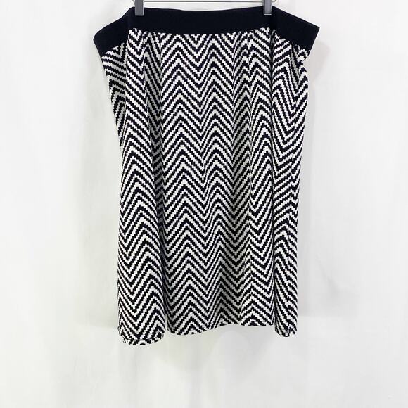 METRO WEAR Black White Vintage Chevron Striped Pencil Skirt - Picture 2 of 9